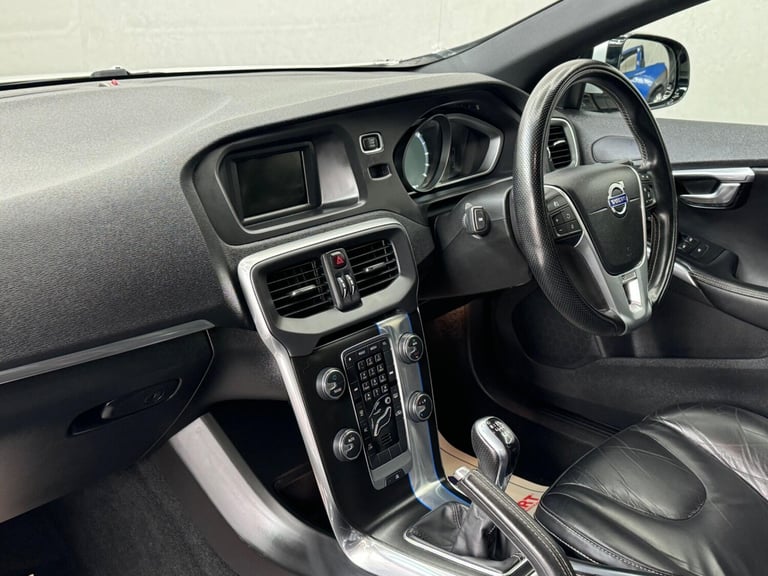 2015 Volvo V40 1.6 D2 R-Design Euro 5 (s/s) 5dr HATCHBACK Diesel Manual