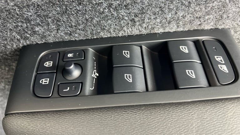 2024 Volvo XC40 Ultra, B3 Mild hybrid, Petrol, Bright (360 camera, Heated Windscreen) Estate Petr...