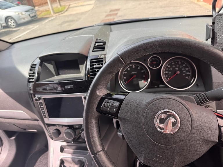 2014 Vauxhall Zafira – 7 Seater | ULEZ Compliant | Excellent Condition | £3,400 (Negotiable)