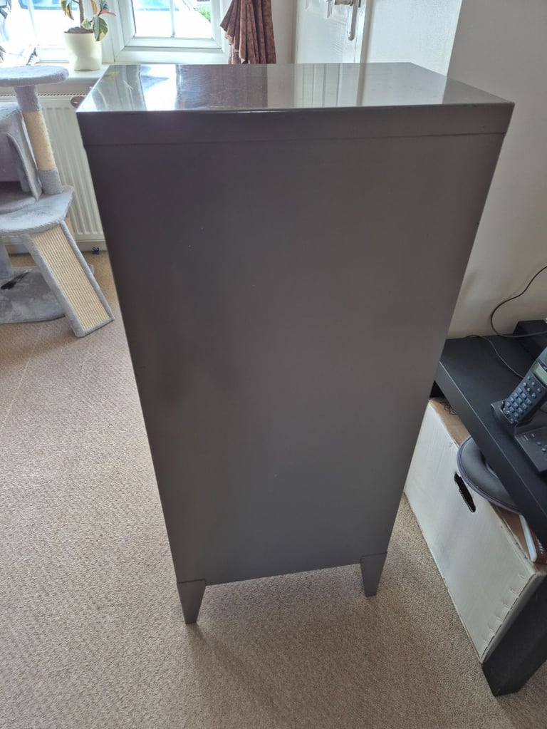 Stor ALL STEEL 12 drawer cabinet in great condition with key - rare vintage