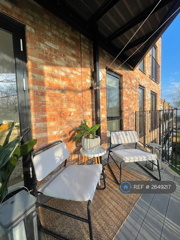 3 bedroom flat in Upper Clapton Road, London, E5 (3 bed) (#2649217)