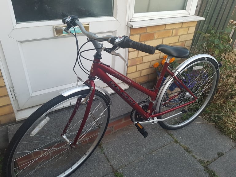 LADIES RALEIGH HYBRID BIKE 700c WHEEL BIKE 17" FRAME GOOD CONDITION