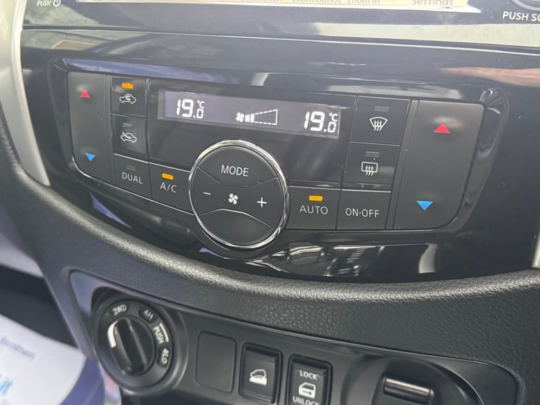 2020 Nissan Navara Double Cab Pick Up N-Guard 2.3dCi 190 TT 4WD Auto PICK UP DIESEL Automatic