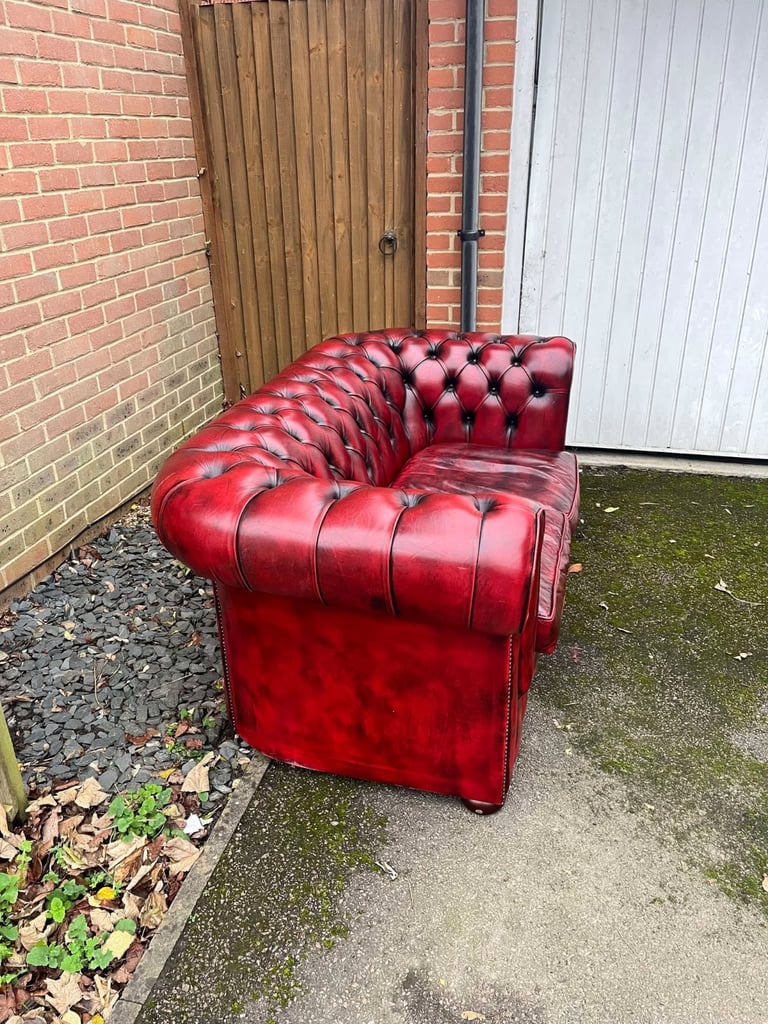 Stunning Oxblood Red Leather Chesterfield 2-Seater Club Sofa