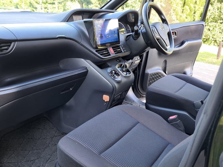 2015 Toyota Voxy 1.8 Hybrid Automatic 81,900 Miles. 7 Seater. Hybrid Petrol. PX OK MPV Petrol/Ele...