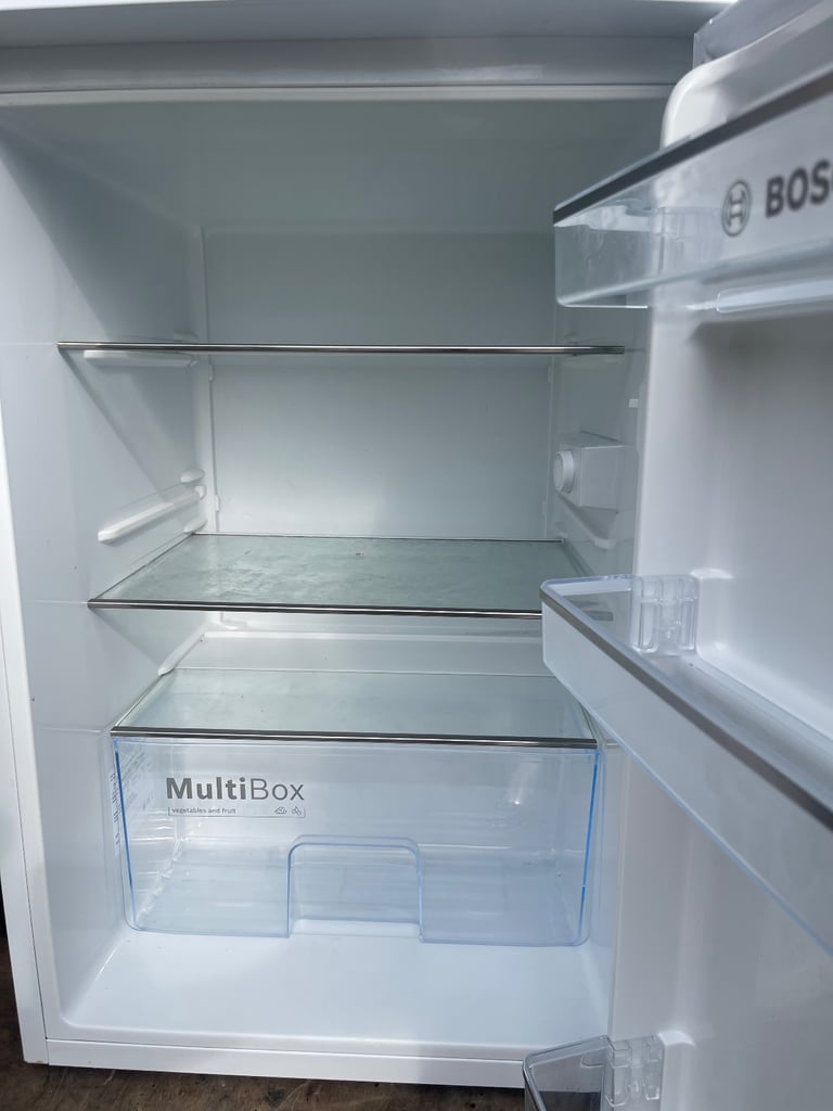 Bosch under counter fridge immaculate condition free delivery 