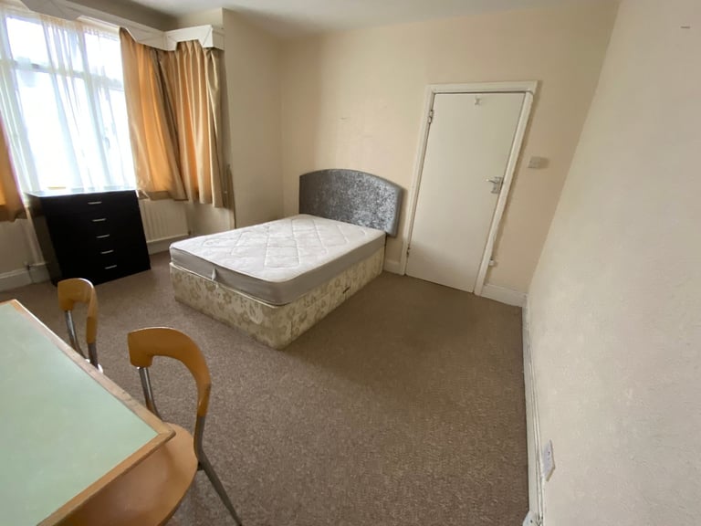 TWO DOUBLE BEDROOM GROUND FLOOR FLAT FURNISHED WITH GARDEN  NEAR KENTON STATION 