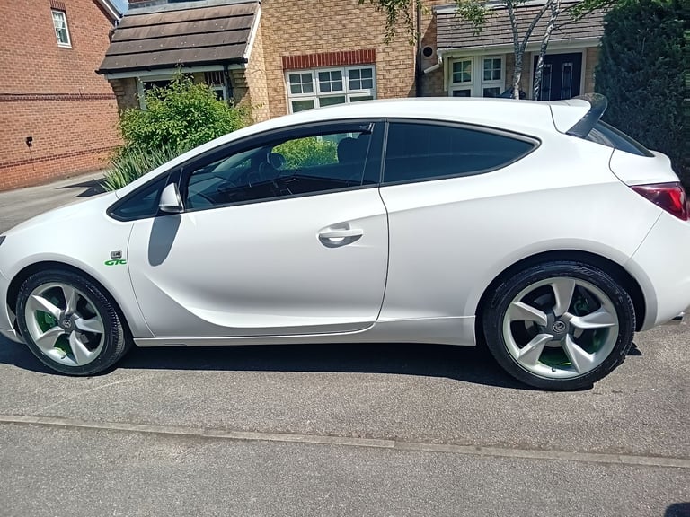 image for Vauxhall, GTC, Hatchback, 2015, Manual, 1364 (cc), 3 doors