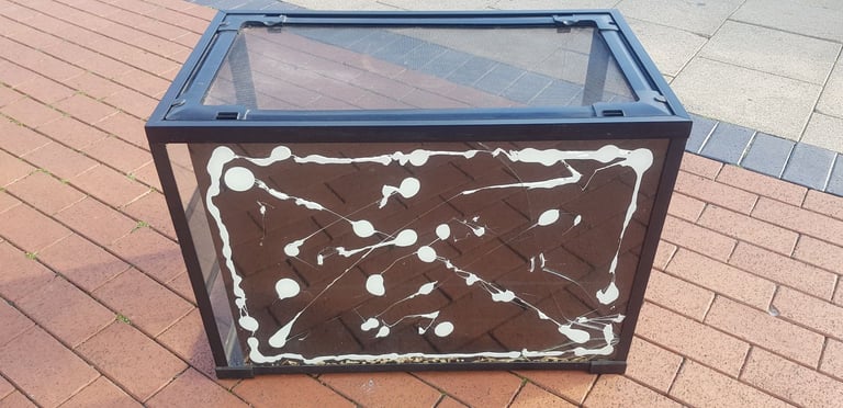 Pre-owned Komodo Glass Terrarium 