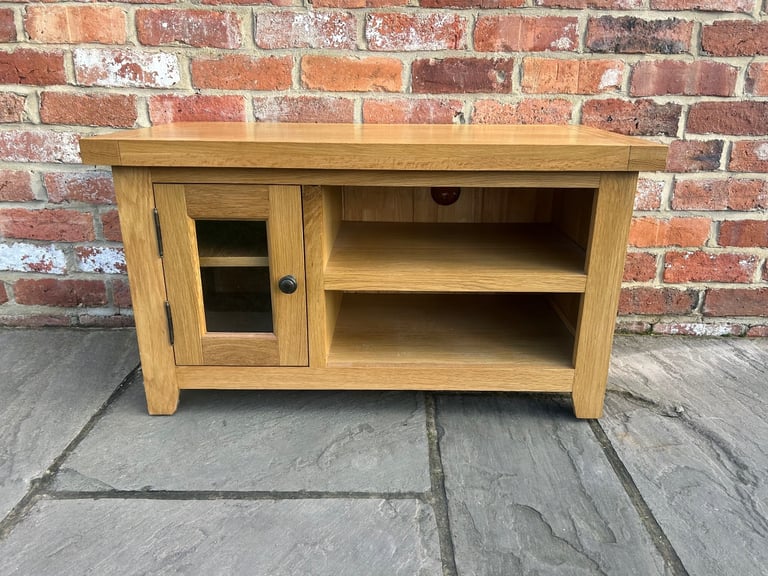 Solid Oak TV Stand - Excellent Condition 