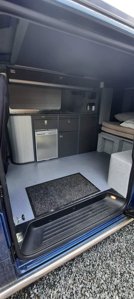 Campervan furniture for VW T5/6 Transporter VGC