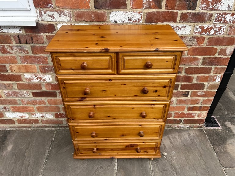 Solid Pine Chest of Drawers - Great Condition 