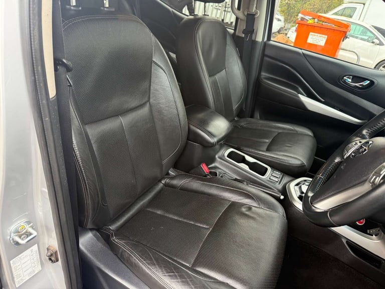 2016 Nissan Navara Double Cab Pick Up Tekna 2.3dCi 190 4WD Auto PICK UP DIESEL Automatic