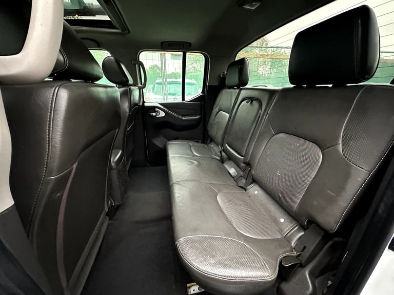 2013 Nissan Navara 3.0 dCi V6 Outlaw 4WD Diesel 4-Door Diesel