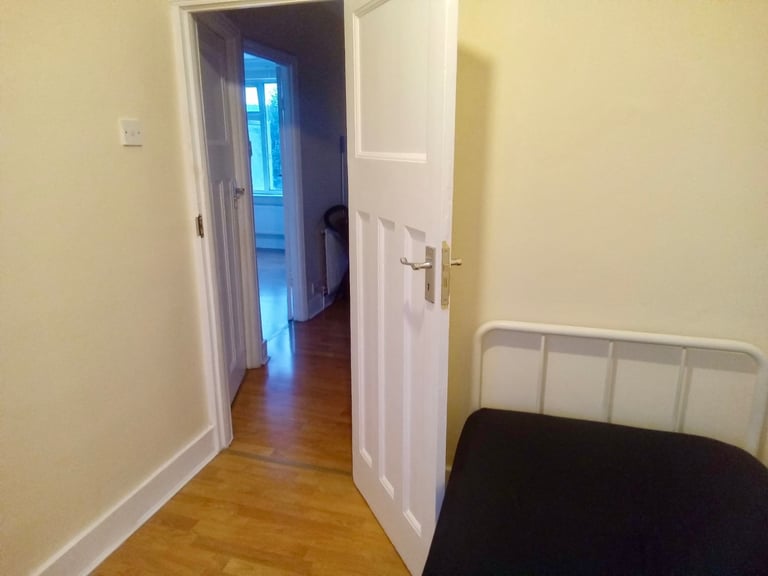 Rent Single Room Royston Parade, Ilford IG1 3SS