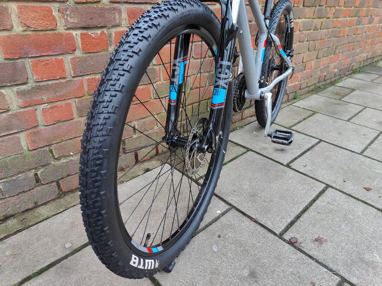 SERVICED (6107) 27.5" SARACEN TUFFTRAX 24-speed Aluminium Mountain BIKE Disc Brakes BICYCLE Size S/M