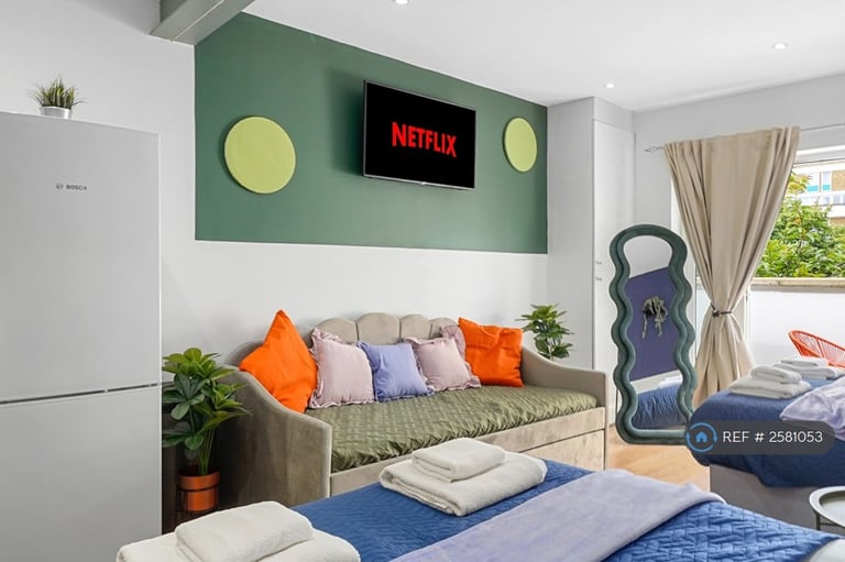Studio flat in Roman Road, London, E3 (#2581053)