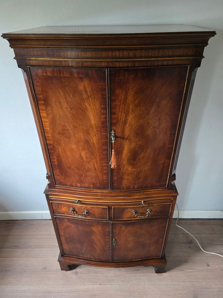 VINTAGE Burr Walnut Purpose Built Cocktail Drinks Cabinet -Possible Local Delivery