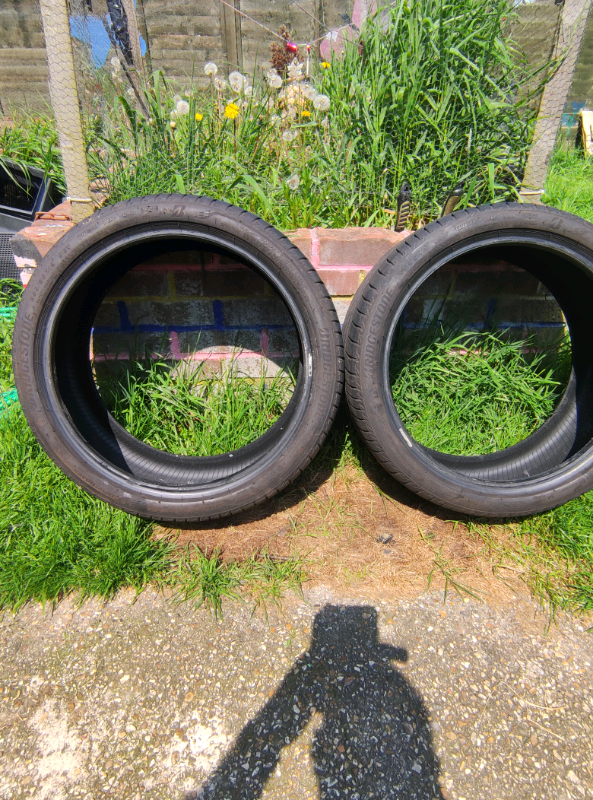 image for A pair of Bridgestone Turanza T005 255/35/r19 96y run flat tyres