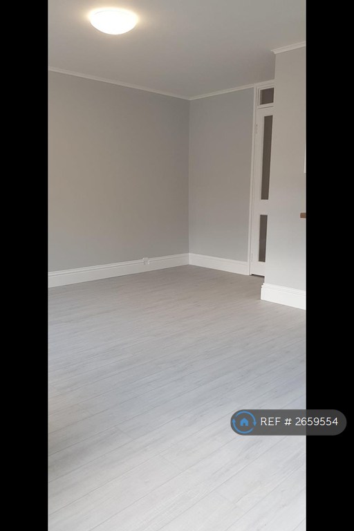 1 bedroom flat in Reginald Road, London, SE8 (1 bed) (#2659554)