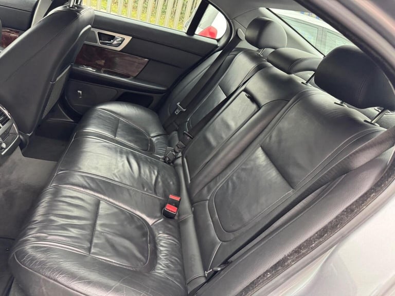 JAGUAR XF 2.2d Luxury Auto Euro 5 (s/s) 4dr 2011