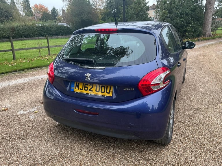 Peugeot 208 1.2cc ACTIVE 82 bhp good spec