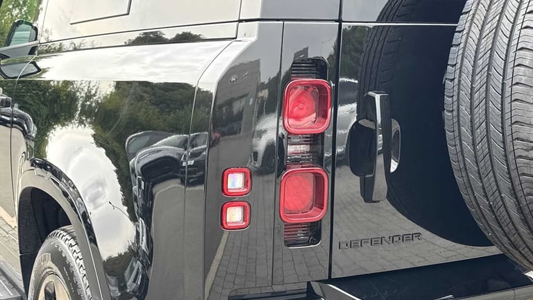 2025 Land Rover Defender 3.0 D250 X-Dynamic SE 90 3dr Auto ESTATE DIESEL Automatic