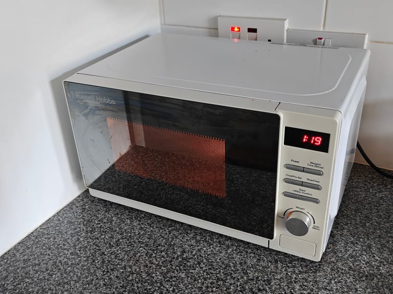 image for Russell Hobbs 800W Microwave – Used but in Good Working Condition