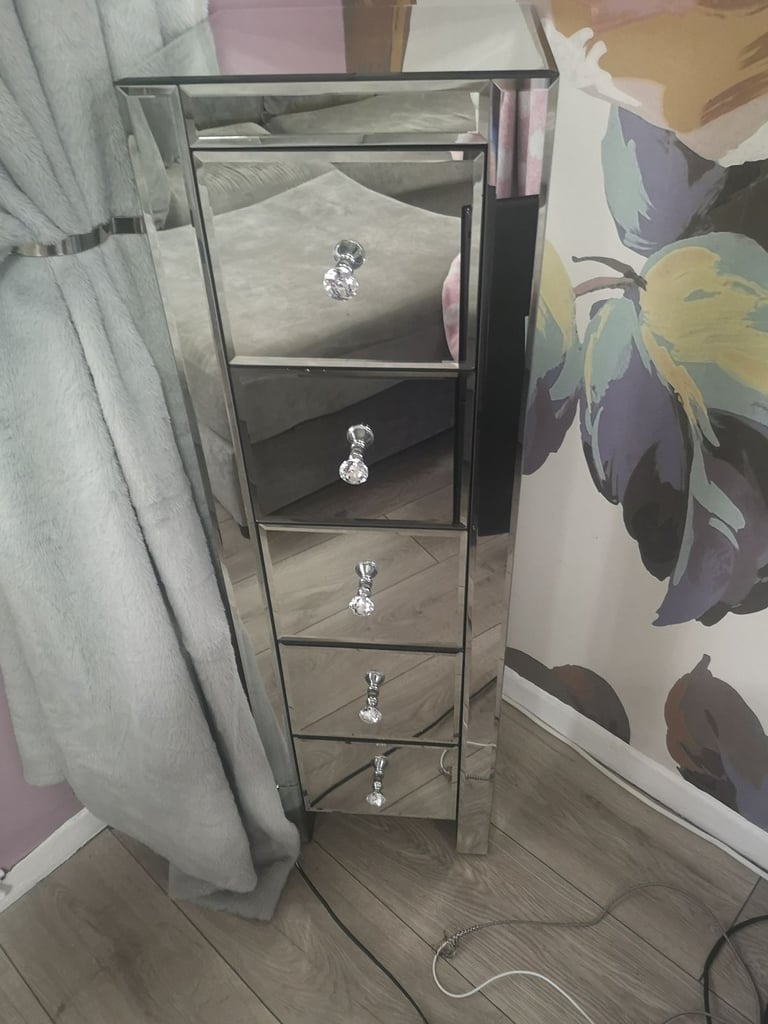 Mirrored bedside draws 