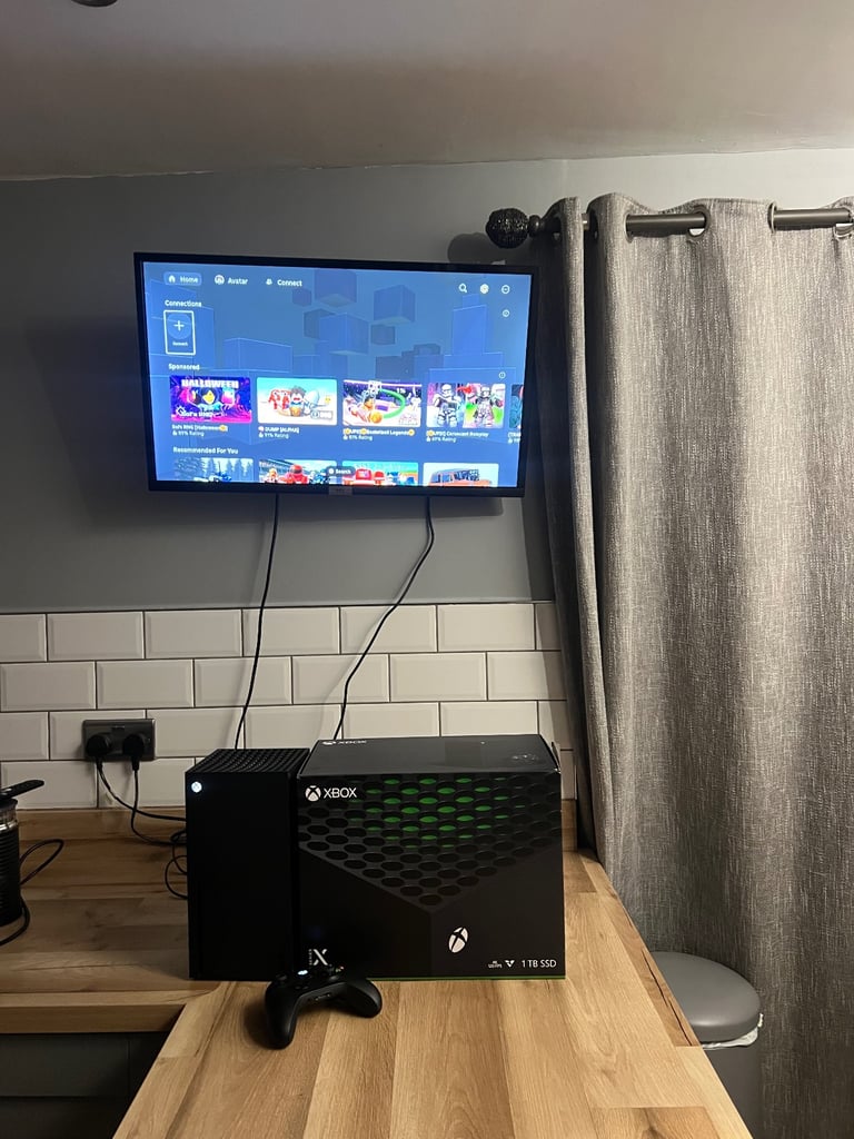 image for Xbox series x - Boxed 