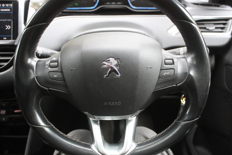 PEUGEOT 2008 1.2 PureTech Allure Premium 2019