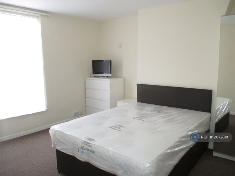 6 bedroom house in Garmoyle Road, Liverpool, L15 (6 bed) (#2672818)