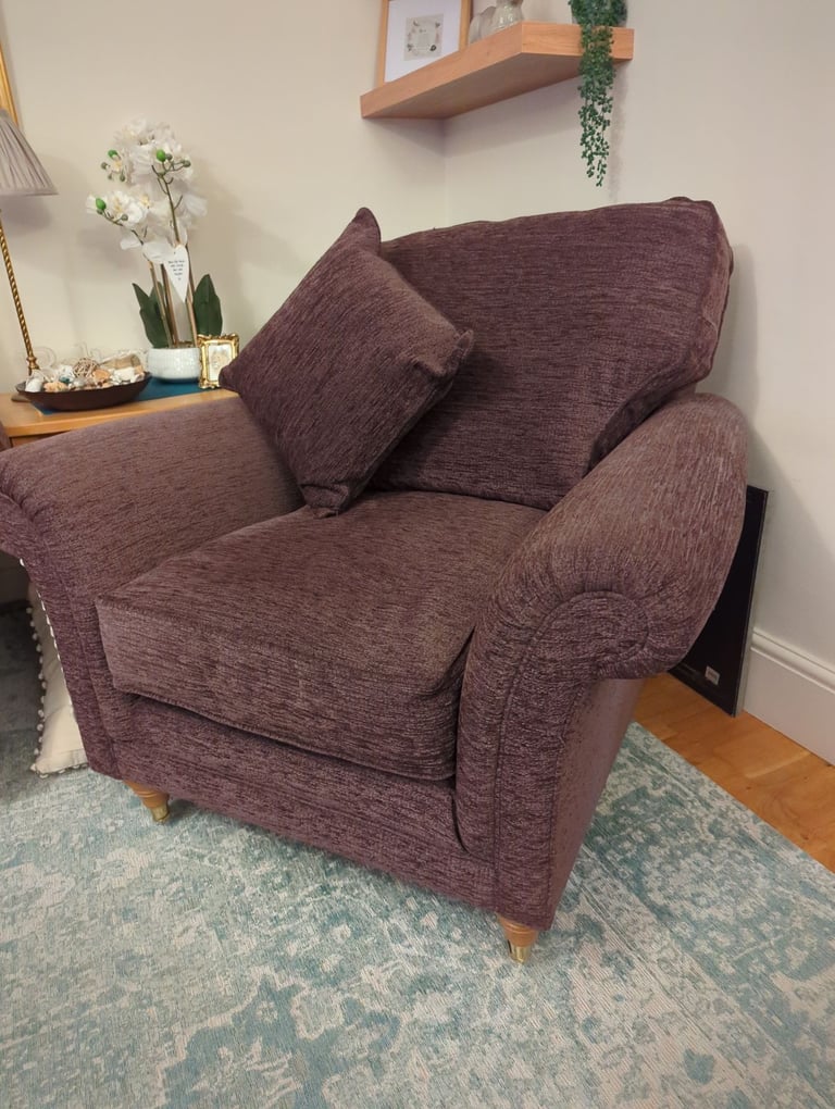 Parker Knoll - Burghley Suite