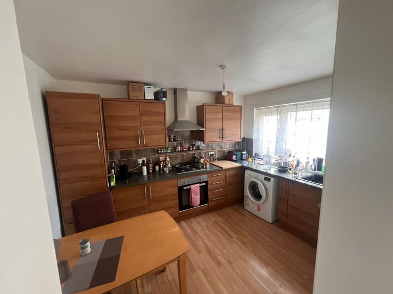 3 Bed to Rent in SE18 5LF Woolwich in Greenwich, London