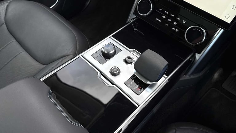  Land Rover Range Rover 3.0 D300 SE 4dr Auto SUV Diesel Automatic