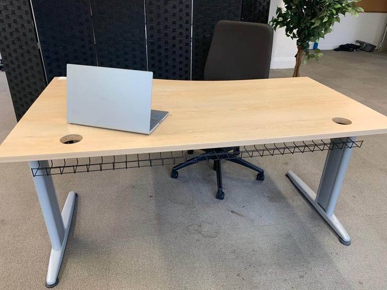 Used office wave desks for sale wood £75 each 30 available