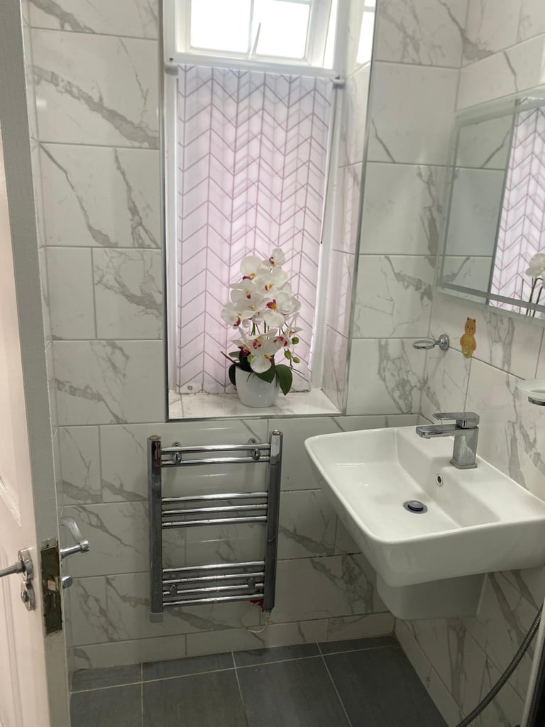 Seperate & Spacious Studio for Rent – TW4 5JL