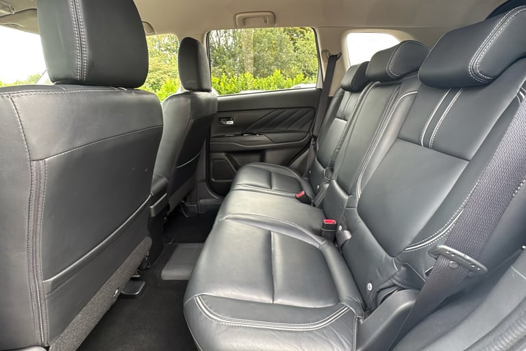  Mitsubishi Outlander PHEV 2.0h 12kwh 4hs Suv 5dr Petrol Plug In Hybrid CVT 4wd