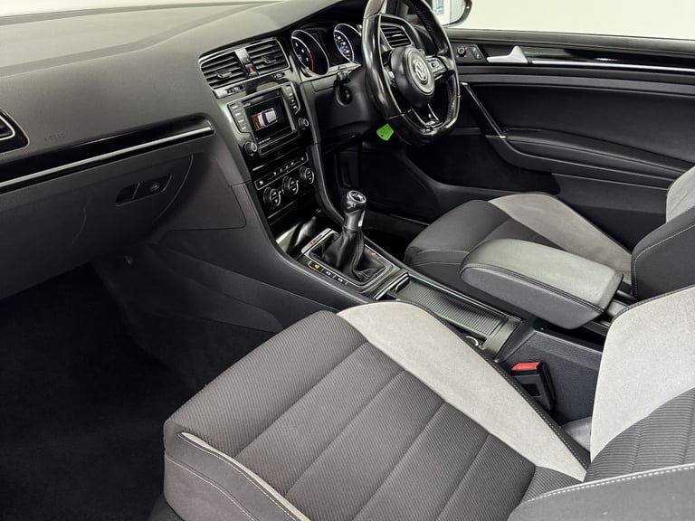 VOLKSWAGEN GOLF 2.0 TSI BlueMotion Tech R Red Manual Petrol 2015