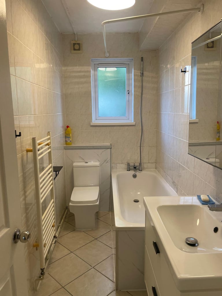 Beautiful 2 bedroom flat to let on Hydethorpe Road, Balham