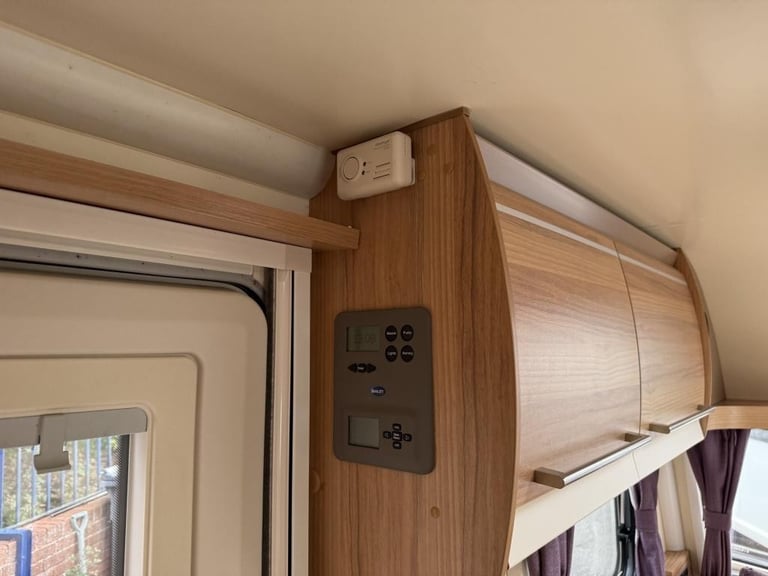 2014 BAILEY UNICORN CADIZ 4 Berth Fixed single beds Motor mover