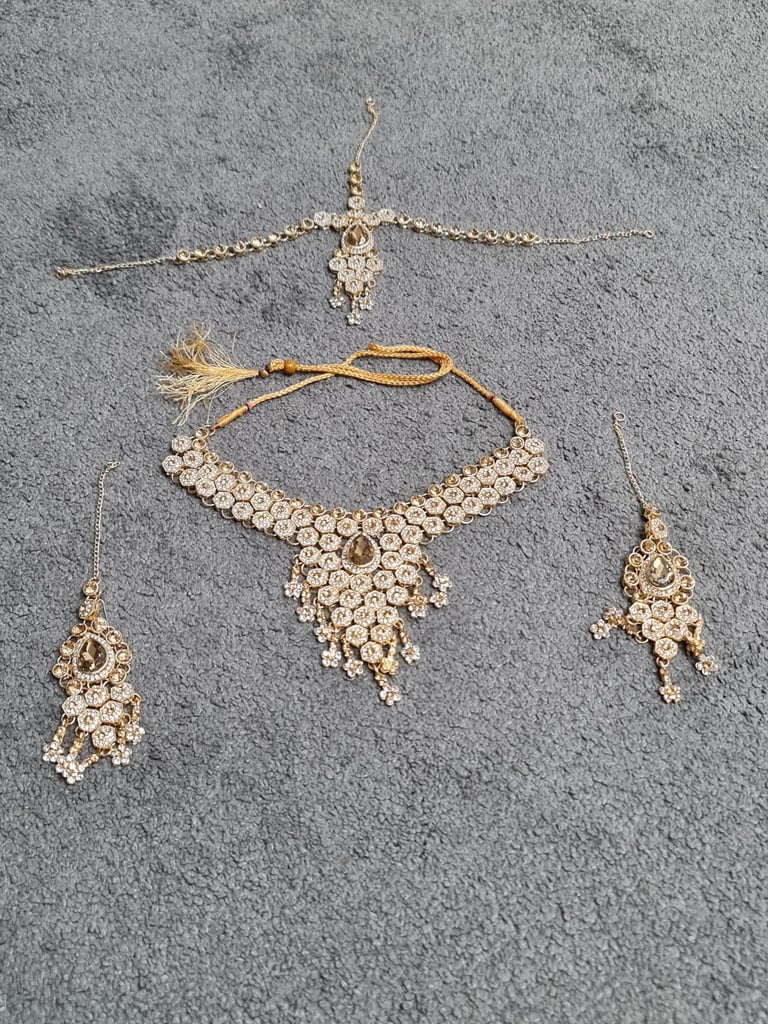 image for White Diamond Asian Jewellery Including Headpiece Set