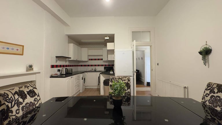 ***LONG TERM LETS-  - NO REF REQ - 1 WEEK DEPOSIT & 1 WEEK RENT UPFRONT - FROM £495 PER WEEK***