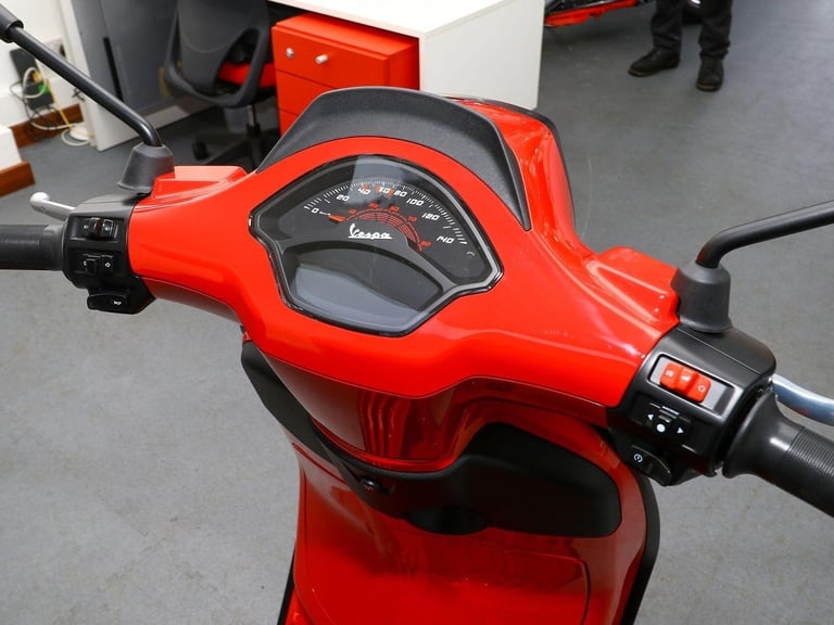 2025, '25  Piaggio Vespa Sprint S 125 Scooter. 1 Owner. ONLY 69 MILES. £3,895