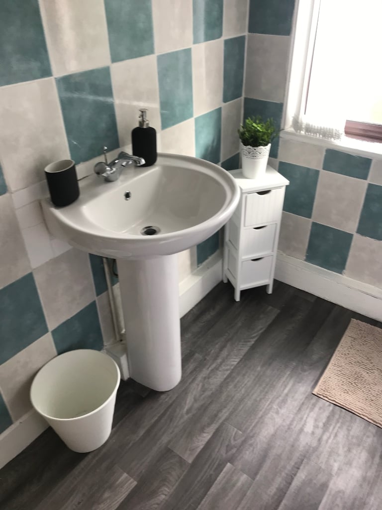 Supported Temporary Accommodation - Single & Double rooms Rent (Only pay Service Charge) Ref 145