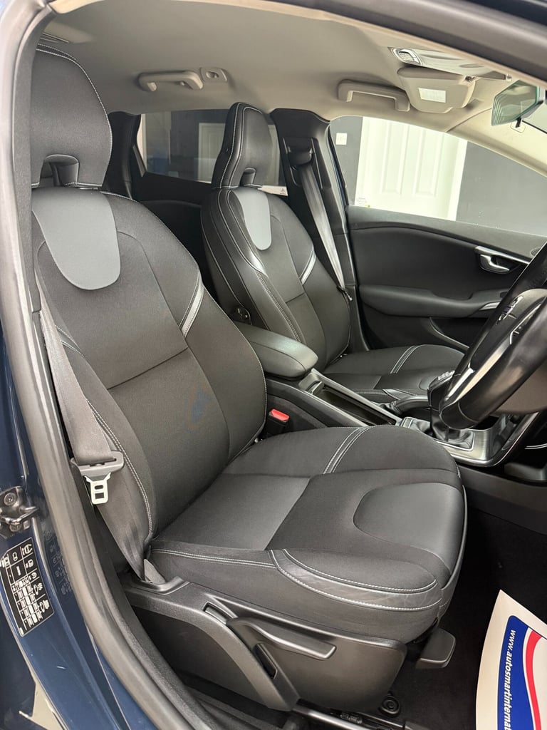Volvo V40 1.6 T3 SE Blue Hatchback 61MPG Sat Nav WARRANTY 12 MONTHS MOT