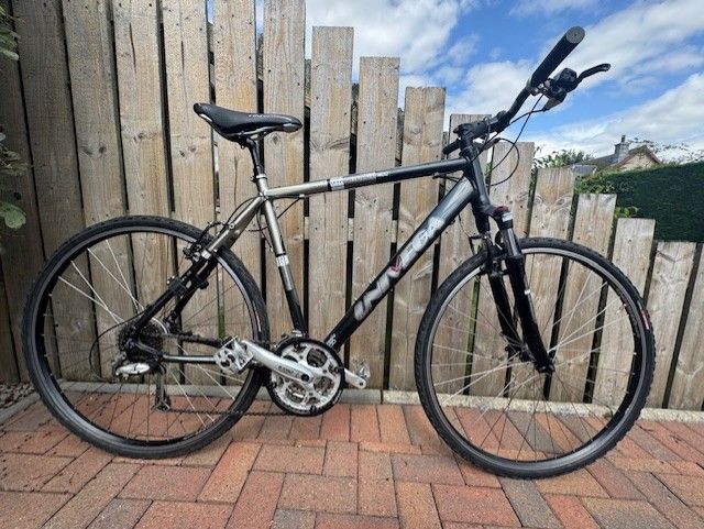 Univega Terreno 400 AL2 OPTI Hybrid Bike – Durable, Comfortable & Ready to Ride