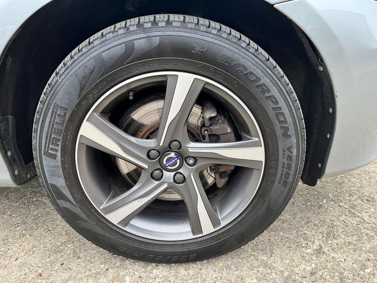 VOLVO XC60 2.0 R-Design Lux D4 (181hp) Silver Auto Diesel 2015