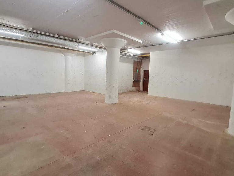 Industrial Warehouse to Rent in Wembley 
