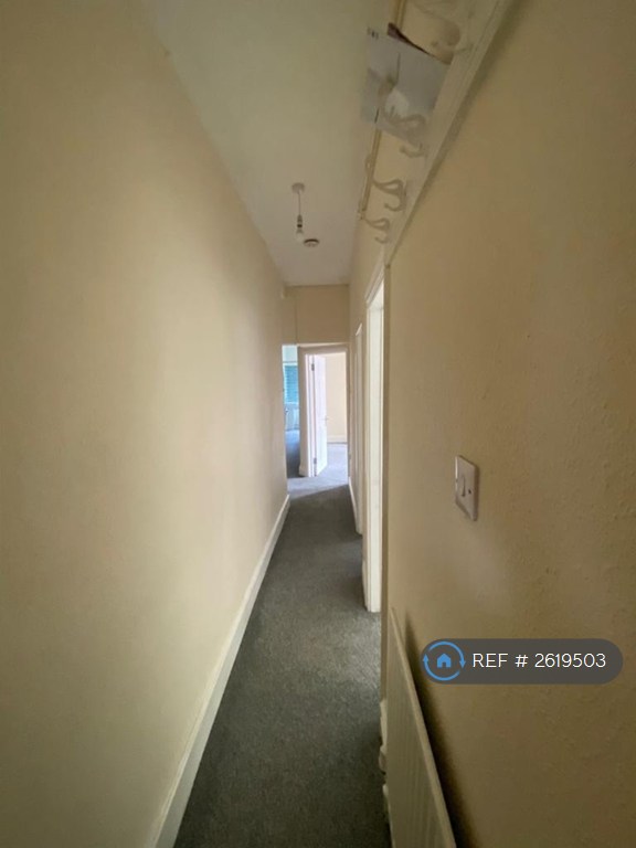 2 bedroom flat in West Street, Yeovil, BA20 (2 bed) (#2619503)